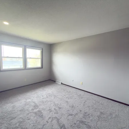 $1,300 | 5326 North Division Street, Davenport, IA 52806