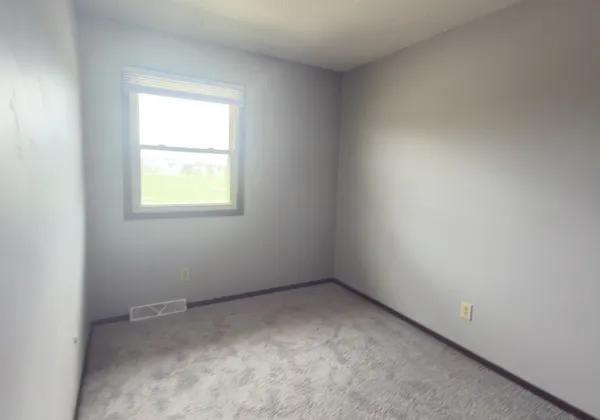 $1,300 | 5326 North Division Street, Davenport, IA 52806