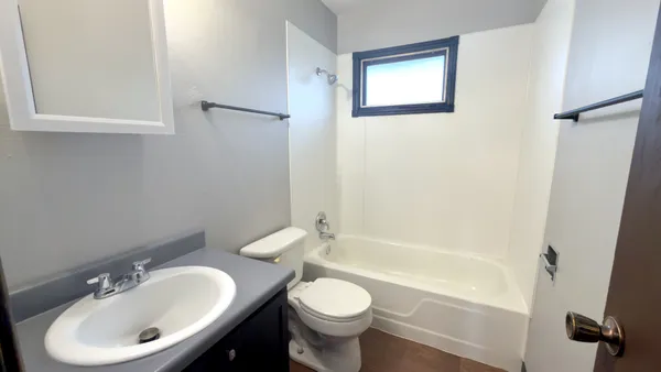 $1,300 | 5326 North Division Street, Davenport, IA 52806