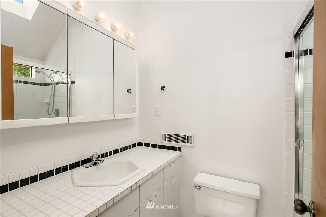 3726 North 38th Street Renton, WA 98056 - Photo 22 of 31