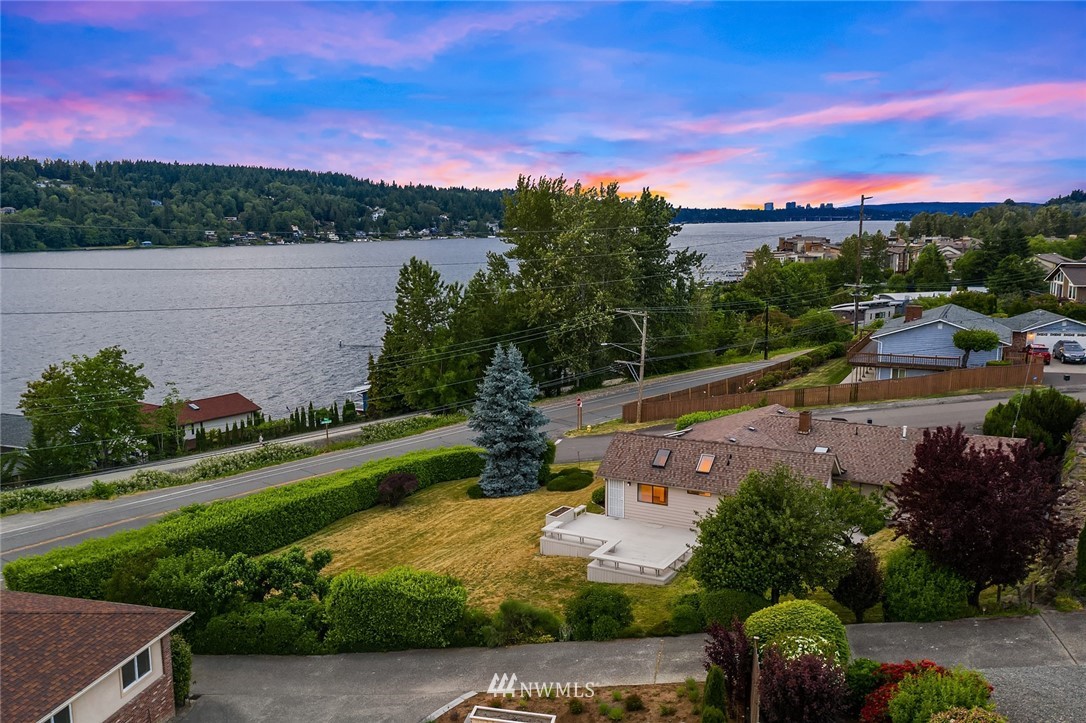 3726 North 38th Street Renton, WA 98056 - Photo 5 of 31