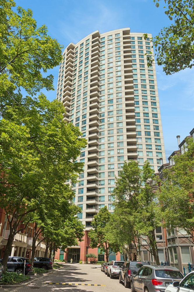 501 North Clinton Street, Unit 1503 Chicago, IL 60654 - Photo 3 of 46