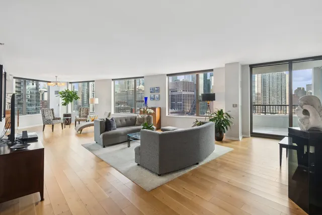 $985,000 | 501 North Clinton Street, Unit 1503, Chicago, IL 60654