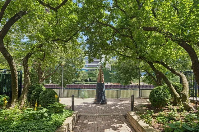 $985,000 | 501 North Clinton Street, Unit 1503, Chicago, IL 60654