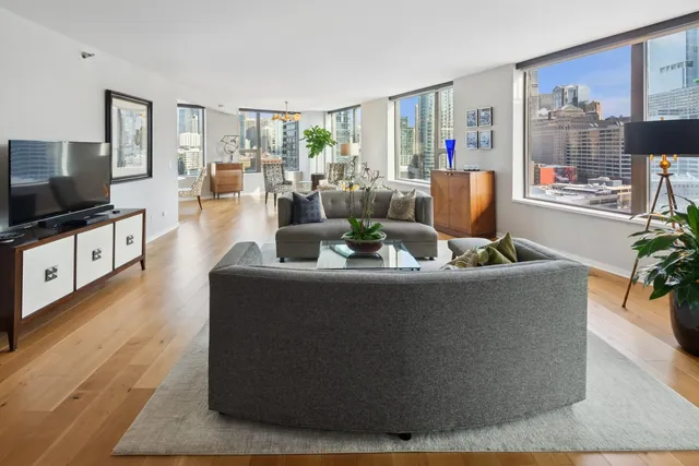 $985,000 | 501 North Clinton Street, Unit 1503, Chicago, IL 60654