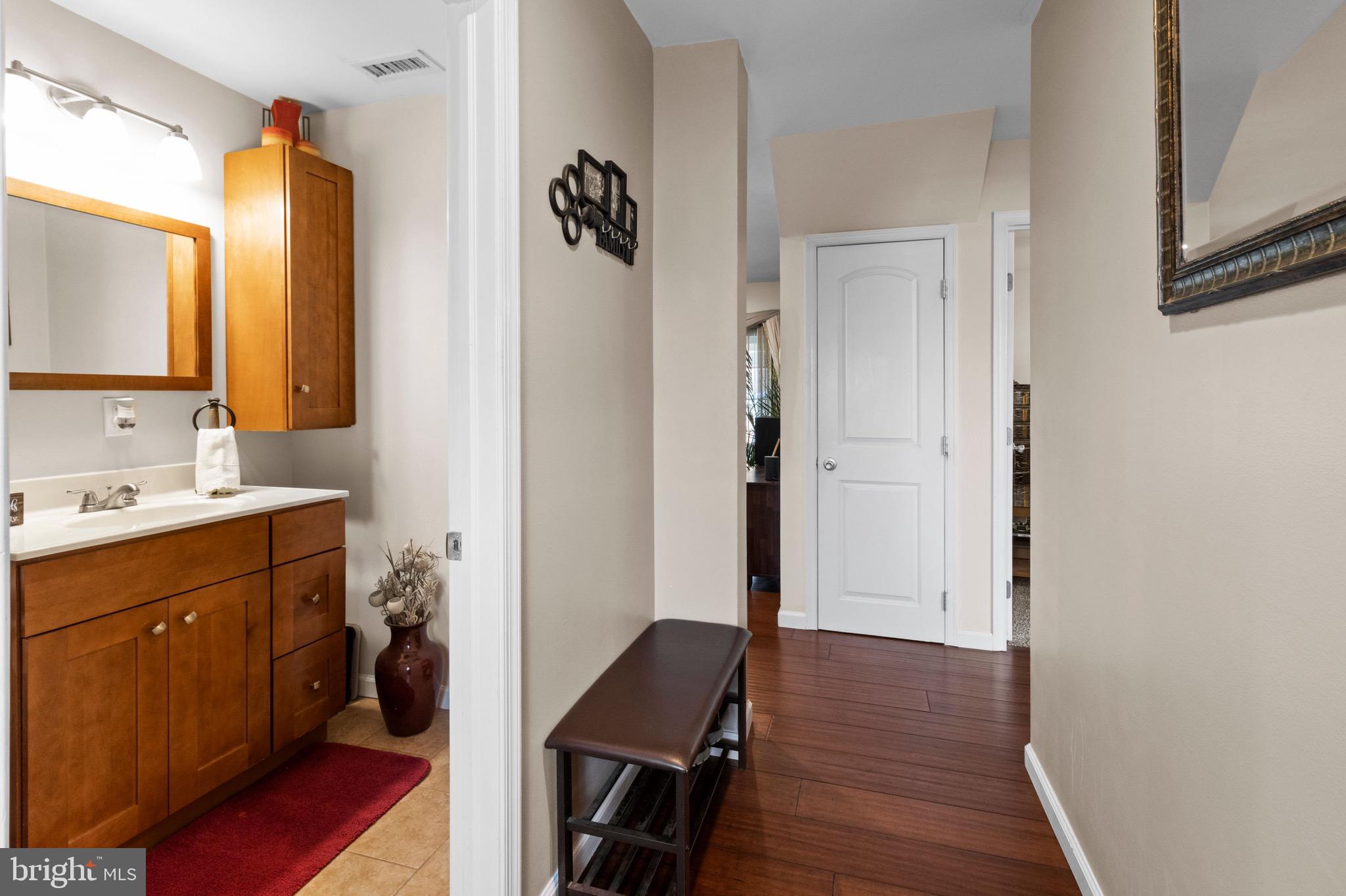 59 Grapevine Road Levittown, PA 19057 - Photo 3 of 33 Entryway