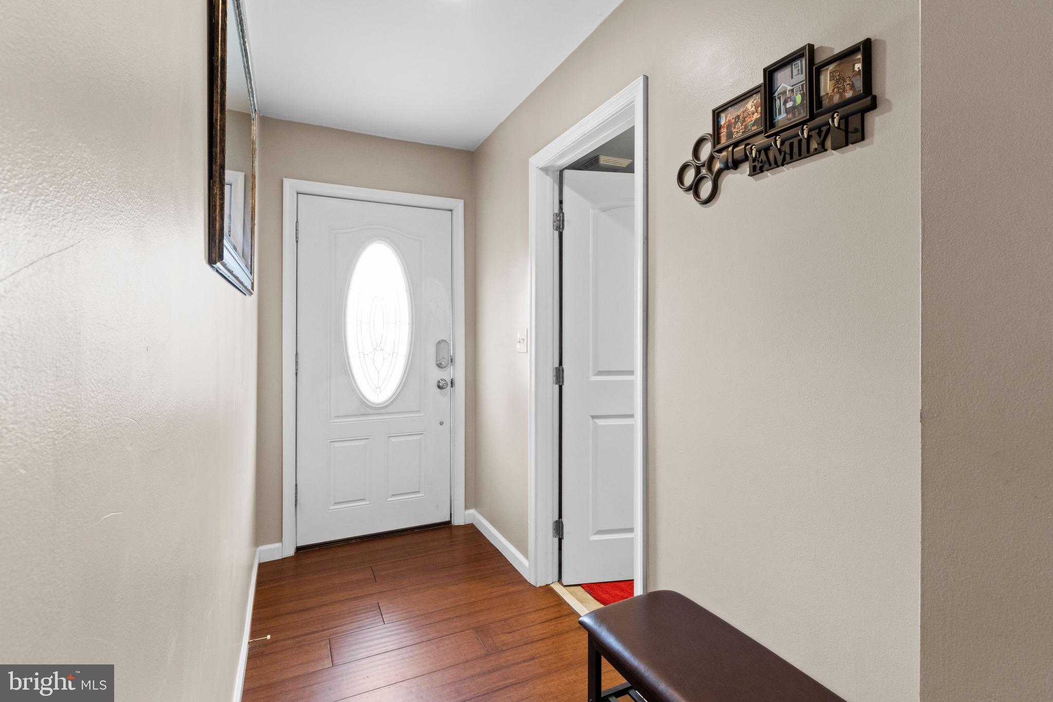 59 Grapevine Road Levittown, PA 19057 - Photo 6 of 33 Entryway