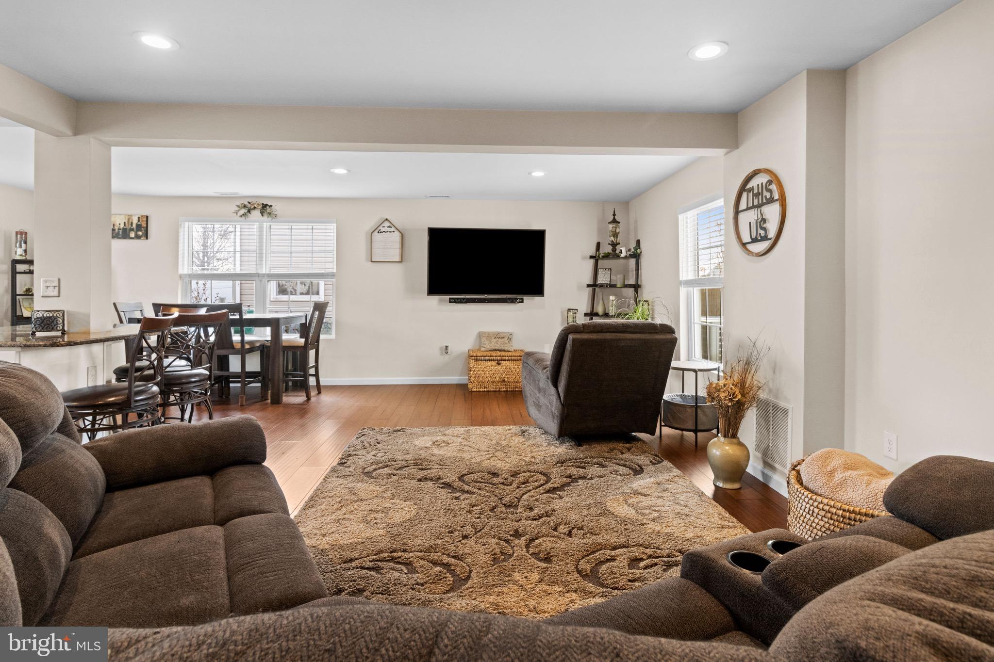 59 Grapevine Road Levittown, PA 19057 - Photo 8 of 33 Living room
