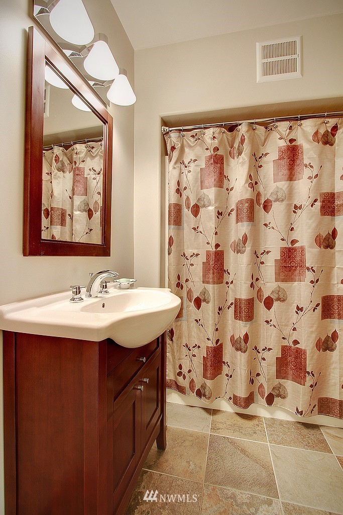 1616 Southwest Austin Street Seattle, WA 98106 - Photo 9 of 18 Gallery Image 9