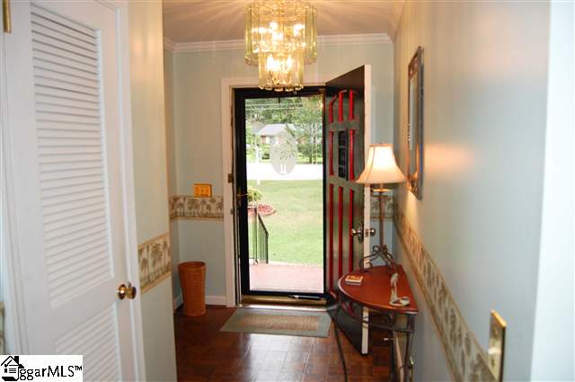 122 Old Hickory Point Greenville, SC 29607 - Photo 4 of 24 Gallery Image 4