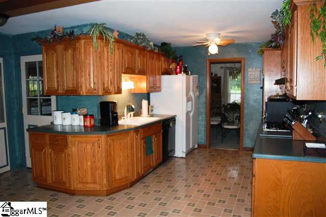 122 Old Hickory Point Greenville, SC 29607 - Photo 7 of 24 Gallery Image 7