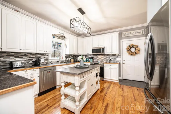 $590,000 | 2586 Henry Falls Drive, Hickory, NC 28602