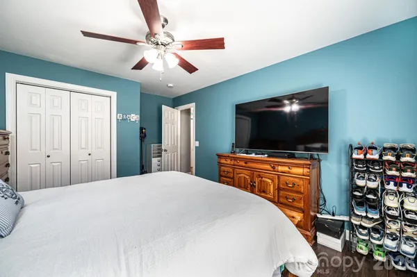 $590,000 | 2586 Henry Falls Drive, Hickory, NC 28602