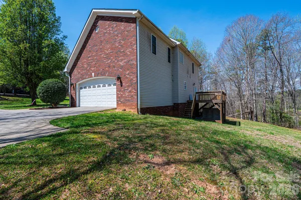 $590,000 | 2586 Henry Falls Drive, Hickory, NC 28602