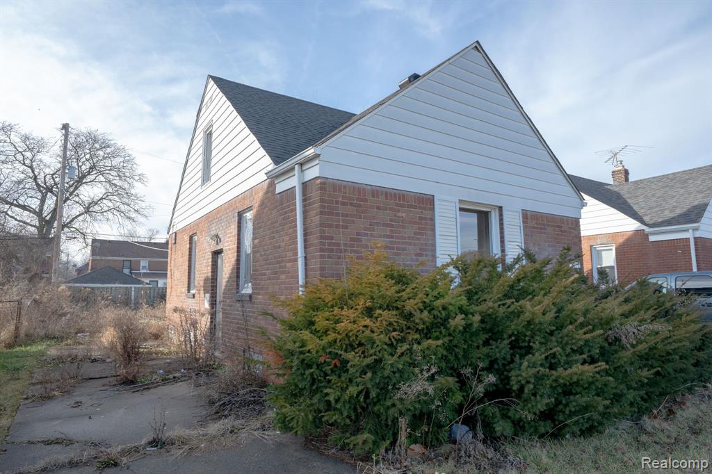 5045 Cadieux Road Detroit, MI 48224 - Photo 3 of 24