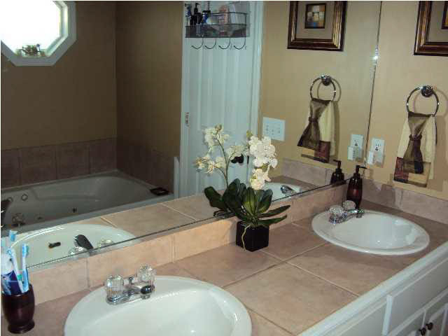 709 Lansdowne Lane Ridgeland, MS 39157 - Photo 10 of 16 Master's Bath