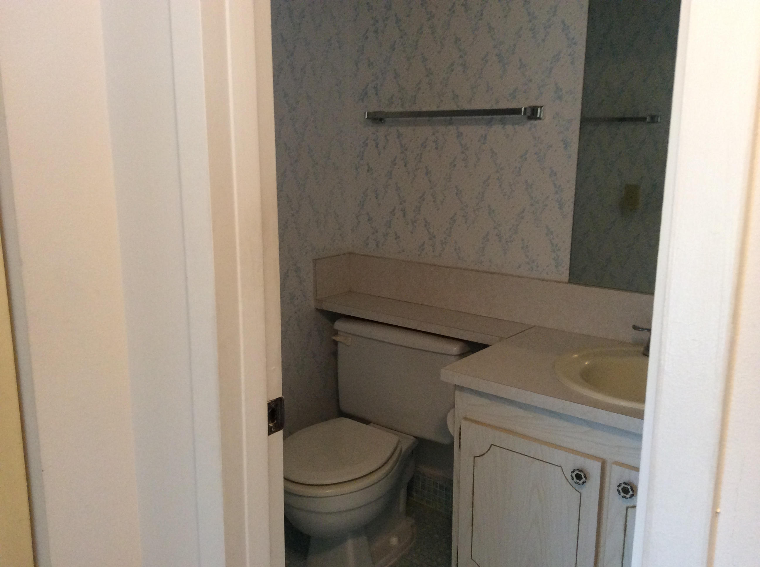 137 Mansfield D Boca Raton, FL 33434 - Photo 9 of 15 1/2 Bathroom