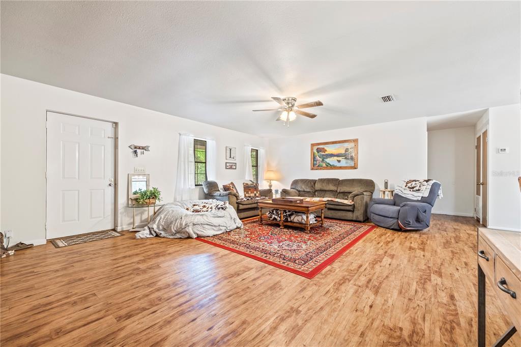4113 288th Terrace Branford, FL 32008 - Photo 8 of 35 a living room with furniture