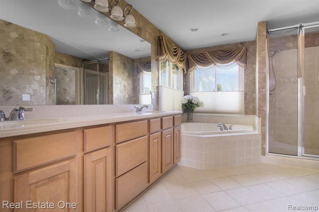 4585 Chatford Court Rochester, MI 48306 - Photo 14 of 32