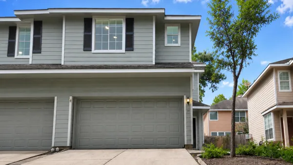 $285,000 | 39 South Camellia Grove Circle, The Woodlands, TX 77382