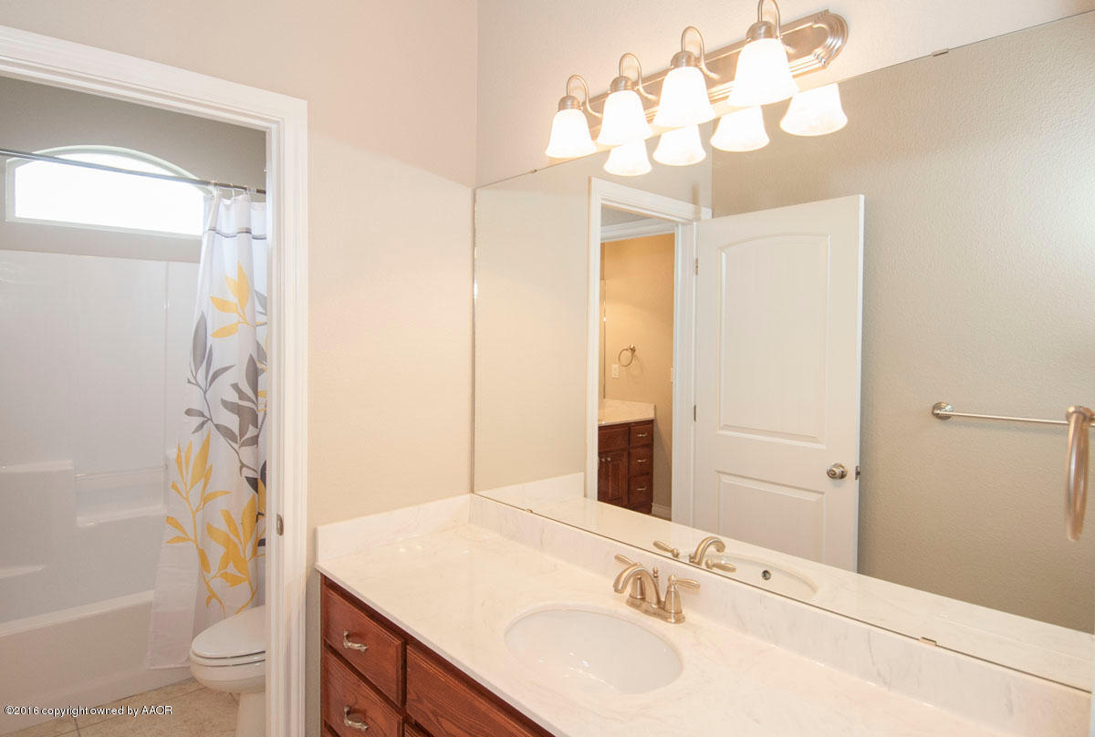 1601 Rock Creek Road Amarillo, TX 79124 - Photo 28 of 46 BATHROOM 2 VIEW 1