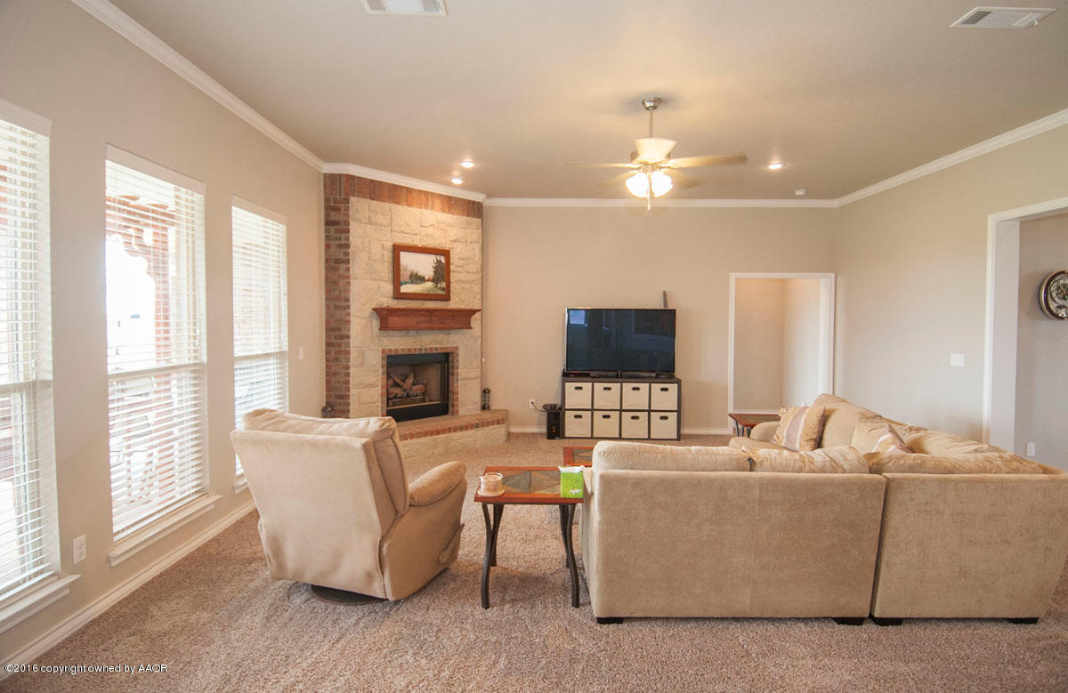 1601 Rock Creek Road Amarillo, TX 79124 - Photo 7 of 46 LIVING VIEW 2