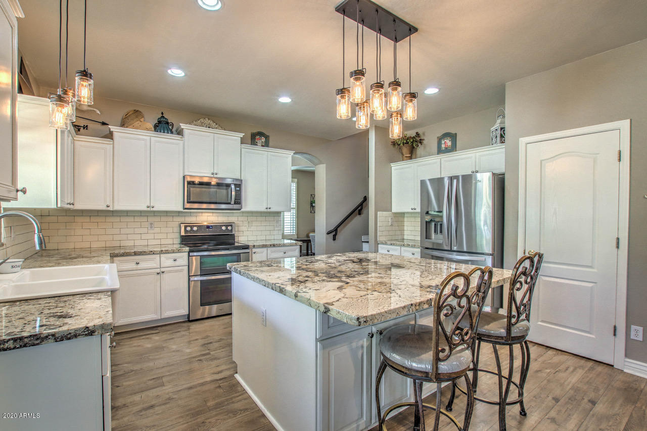 2979 South Martingale Road Gilbert, AZ 85295 - Photo 11 of 52 Kitchen - SW