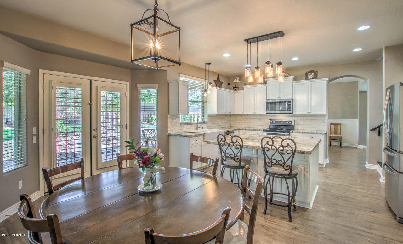 2979 South Martingale Road Gilbert, AZ 85295 - Photo 19 of 52 Breakfast Nook and Kitchen - SE
