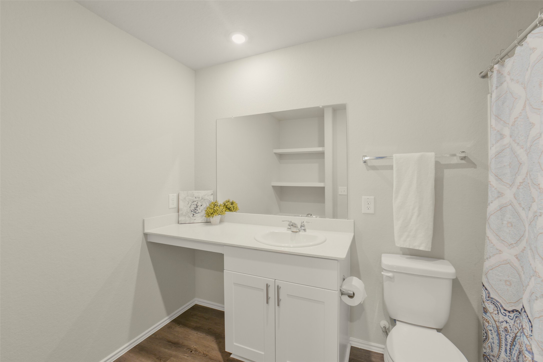 21610 Desert Lilly Road Waller, TX 77484 - Photo 23 of 36 Large Full Bathroom upstairs
