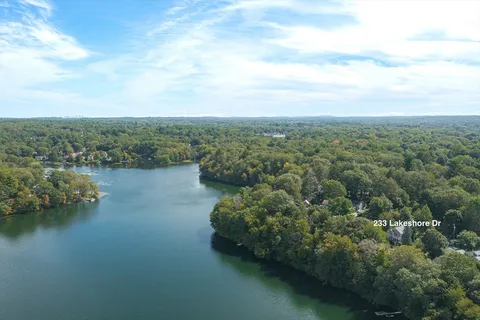 a view of a lake with houses in back