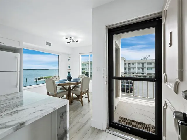 $599,000 | 3320 Gulf Of Mexico Drive, Unit 208C, Longboat Key, FL 34228