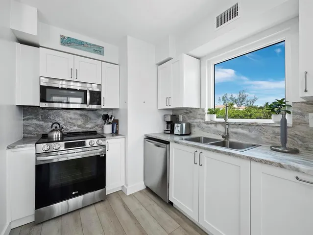 $599,000 | 3320 Gulf Of Mexico Drive, Unit 208C, Longboat Key, FL 34228