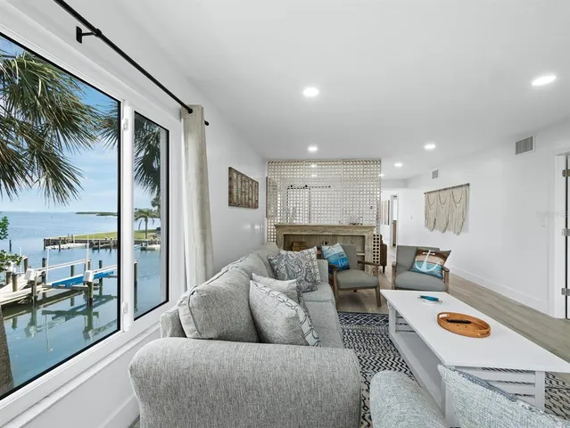 $599,000 | 3320 Gulf Of Mexico Drive, Unit 208C, Longboat Key, FL 34228