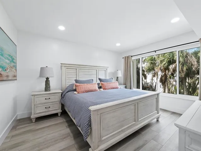 $599,000 | 3320 Gulf Of Mexico Drive, Unit 208C, Longboat Key, FL 34228