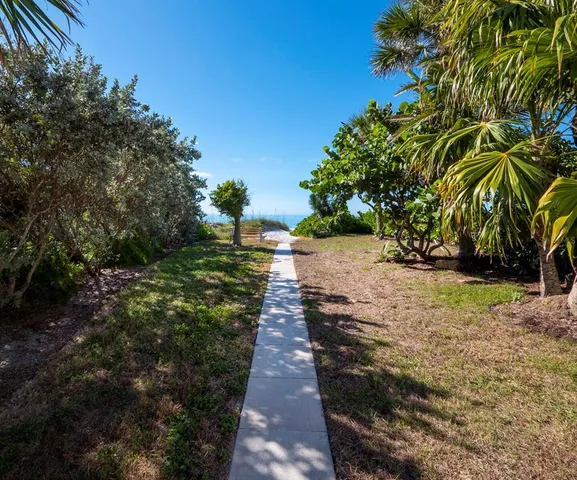 $599,000 | 3320 Gulf Of Mexico Drive, Unit 208C, Longboat Key, FL 34228