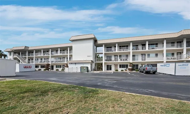 $599,000 | 3320 Gulf Of Mexico Drive, Unit 208C, Longboat Key, FL 34228