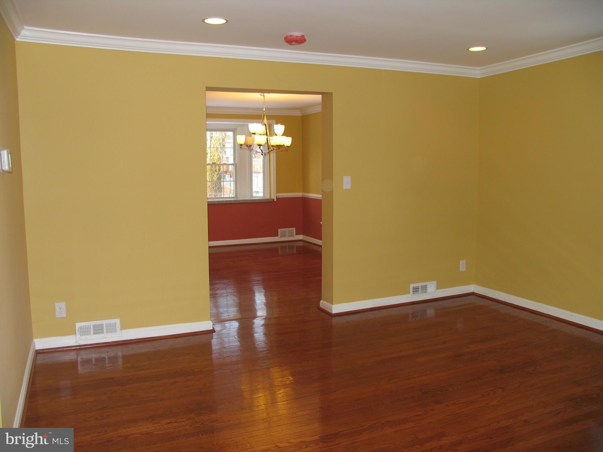 1352 Kitmore Road Baltimore, MD 21239 - Photo 4 of 22 Living Room