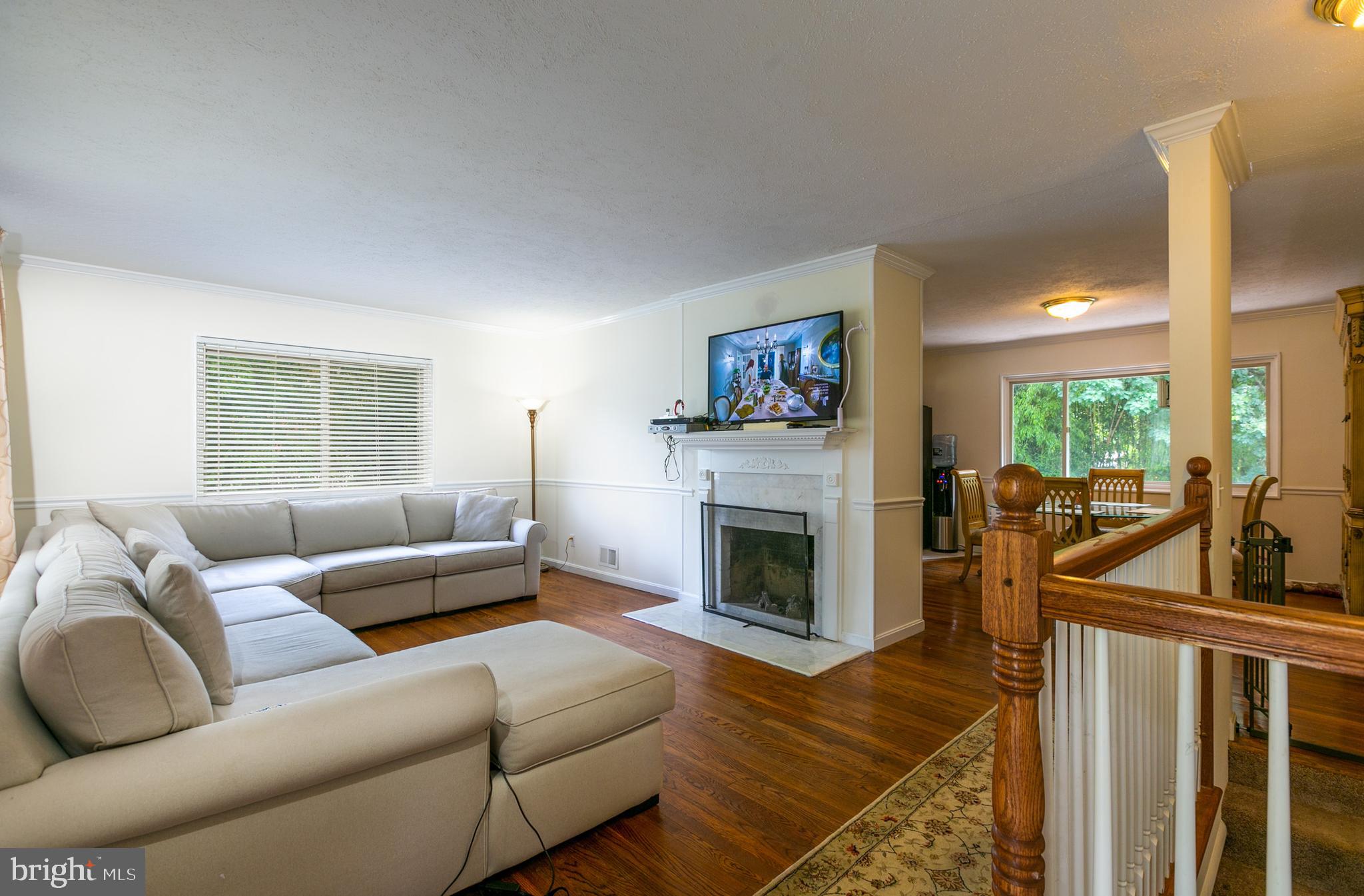 5408 Heming Avenue Springfield, VA 22151 - Photo 4 of 27 Living Room - tons of natural light