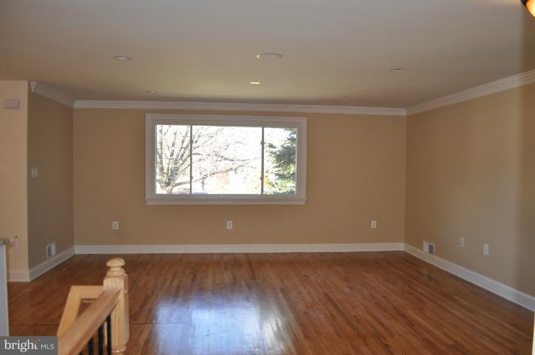 511 East Indian Spring Drive Silver Spring, MD 20901 - Photo 12 of 29 Living Room
