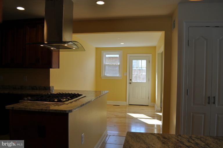 view of kitchen to breakfast room