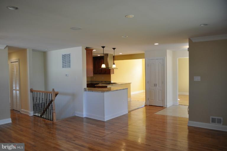 511 East Indian Spring Drive Silver Spring, MD 20901 - Photo 8 of 29 Living Room
