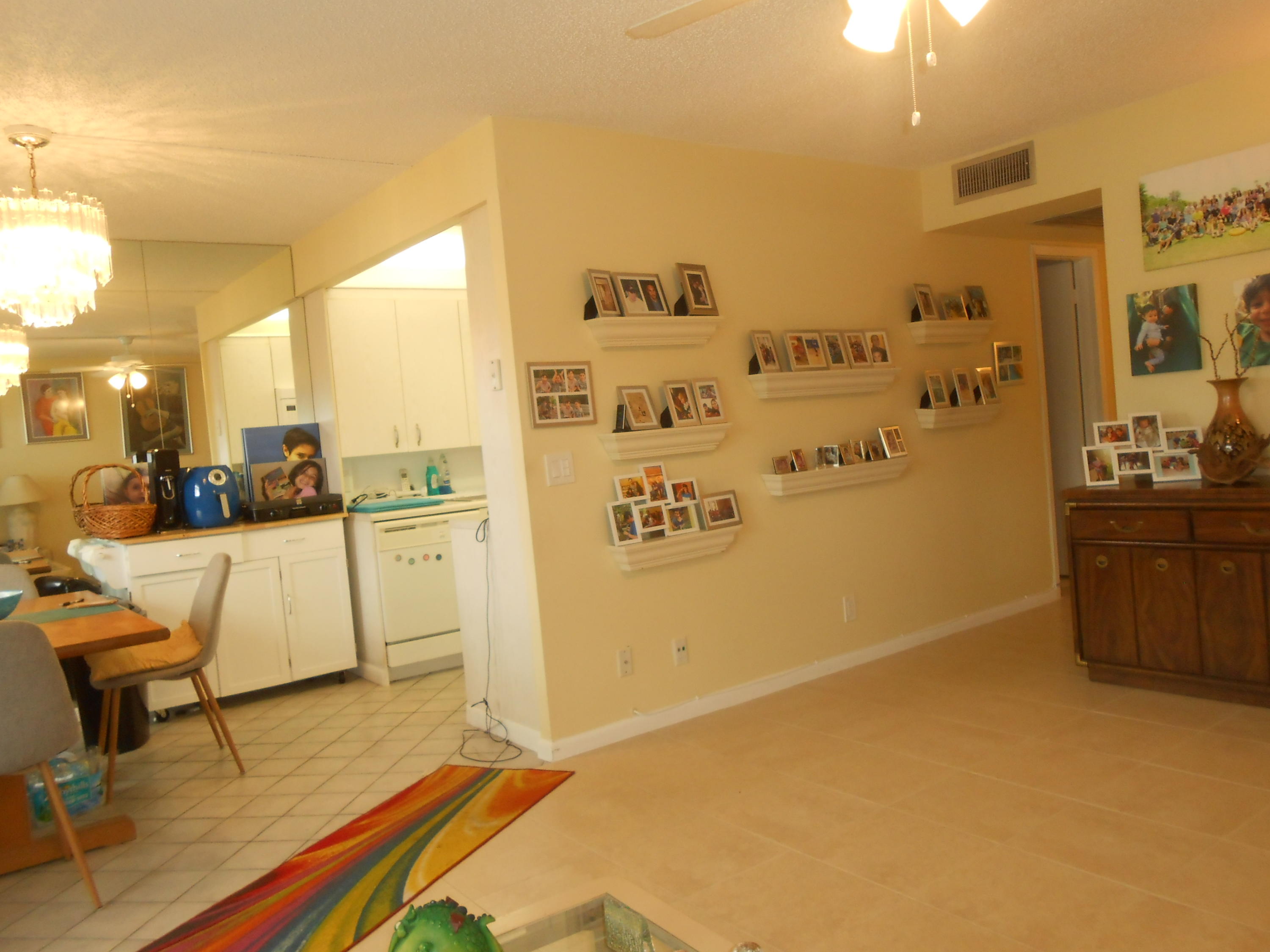 1026 Cornwall East Boca Raton, FL 33434 - Photo 10 of 23 Living Room