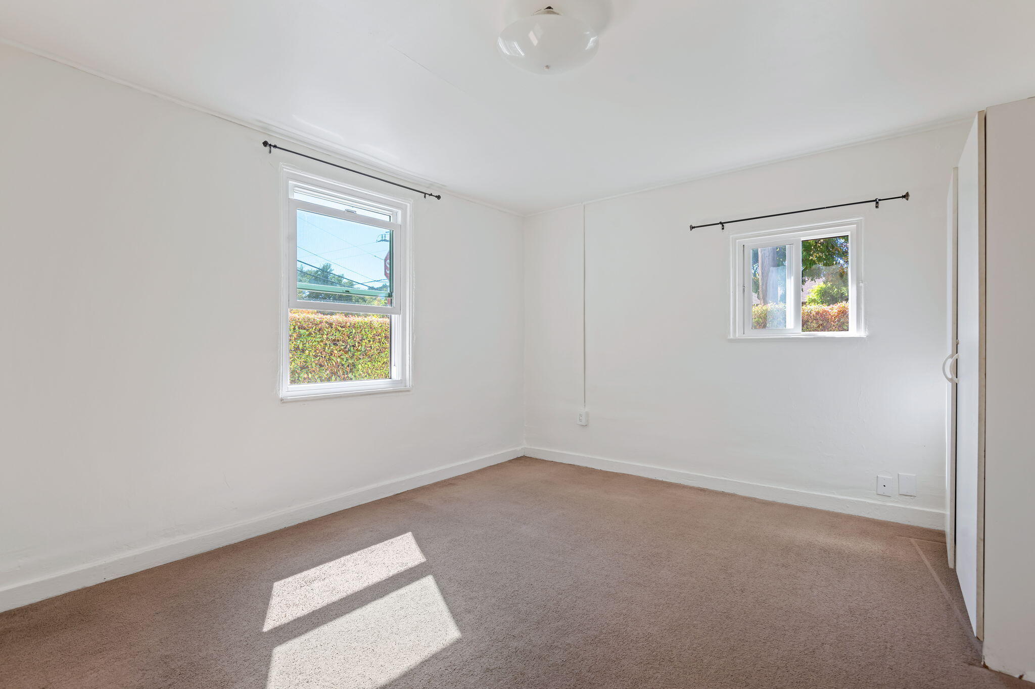 834 West Valerio Street Santa Barbara, CA 93101 - Photo 2 of 28 03 - Living Room