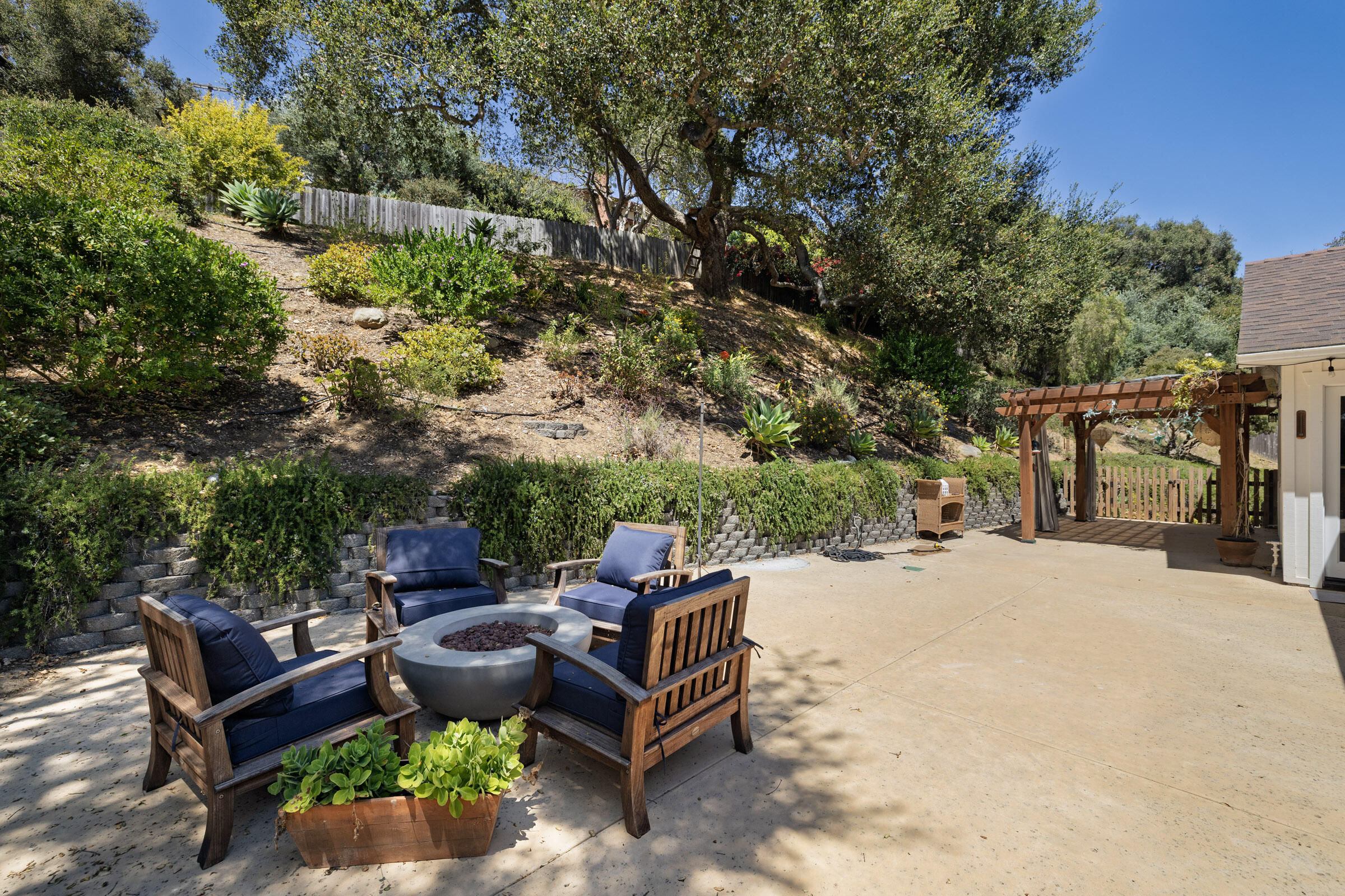 1352 Manitou Road Santa Barbara, CA 93101 - Photo 15 of 29 Backyard