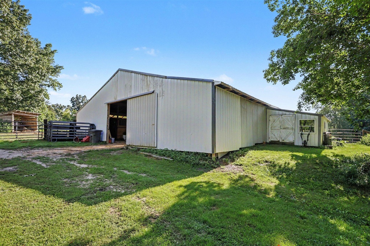 64795 Cassopolis Road Cassopolis, MI 49031 - Photo 6 of 37 Gallery Image 6