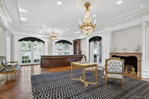 $5,300,000 | 8 Vista Lane, Glen Head, NY 11545