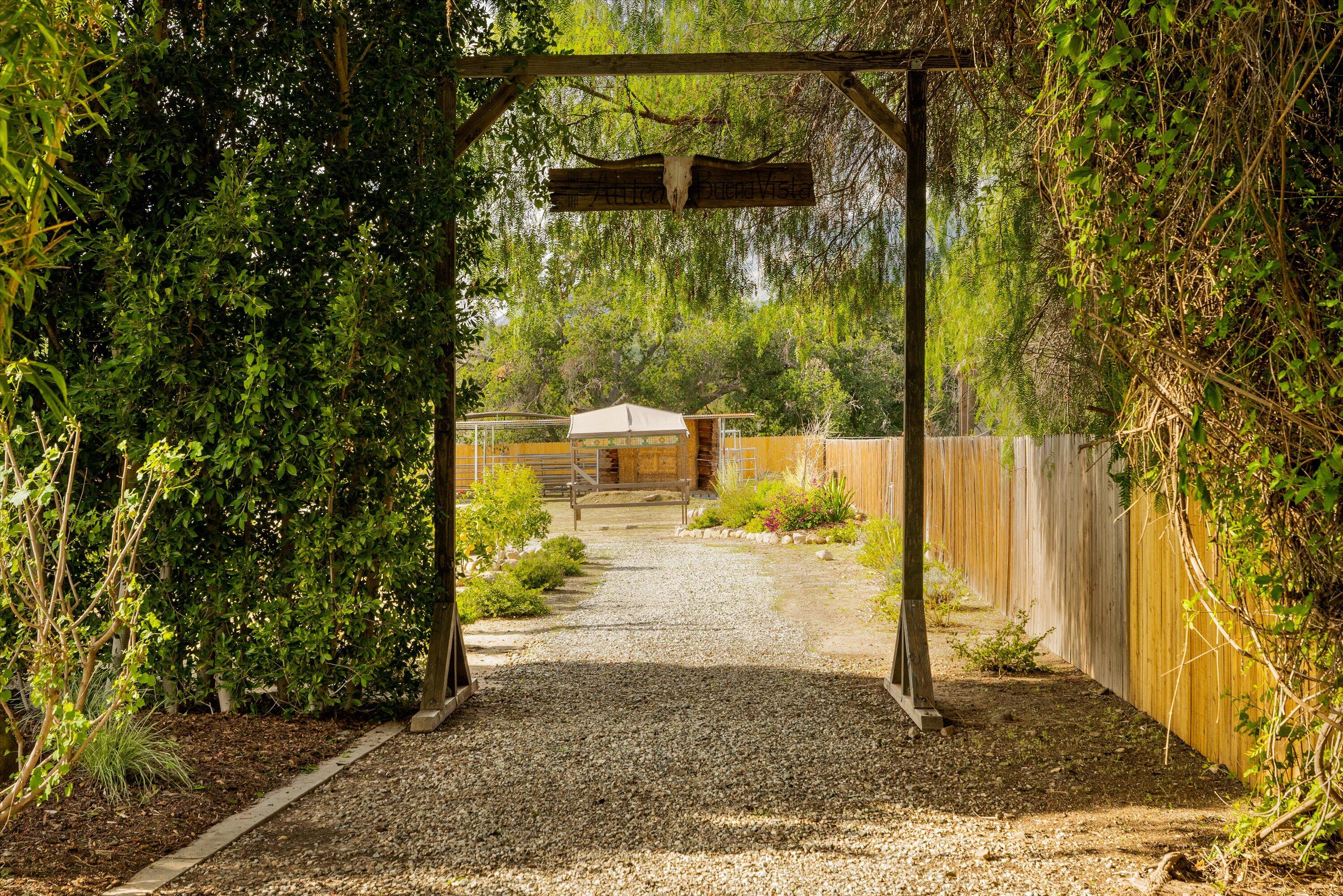 727 Oso Road Ojai, CA 93023 - Photo 39 of 42 22-7L5A9312