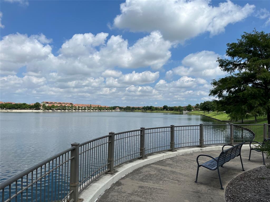 817 La Cima Irving, TX 75039 - Photo 38 of 40 walk the lake