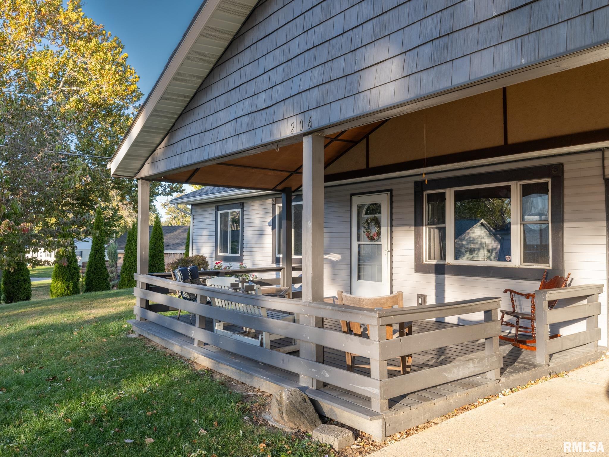 206 Temple Drive Washington, IL 61571 - Photo 2 of 40