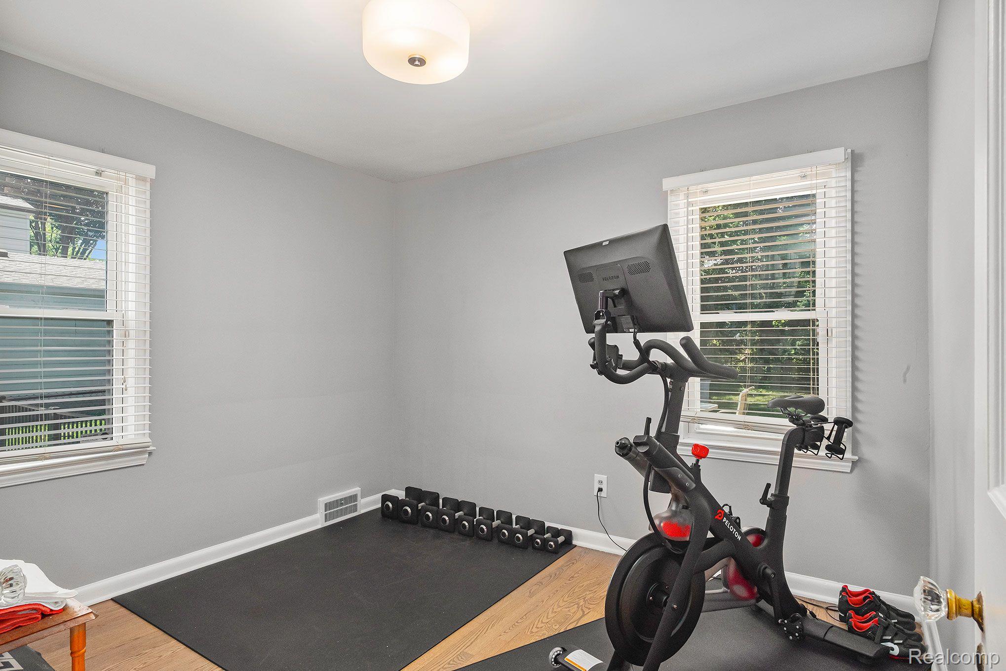 25366 Graham Road Redford, MI 48239 - Photo 11 of 25 Bedroom 1 - Northwest Bedroom (Workout Room)